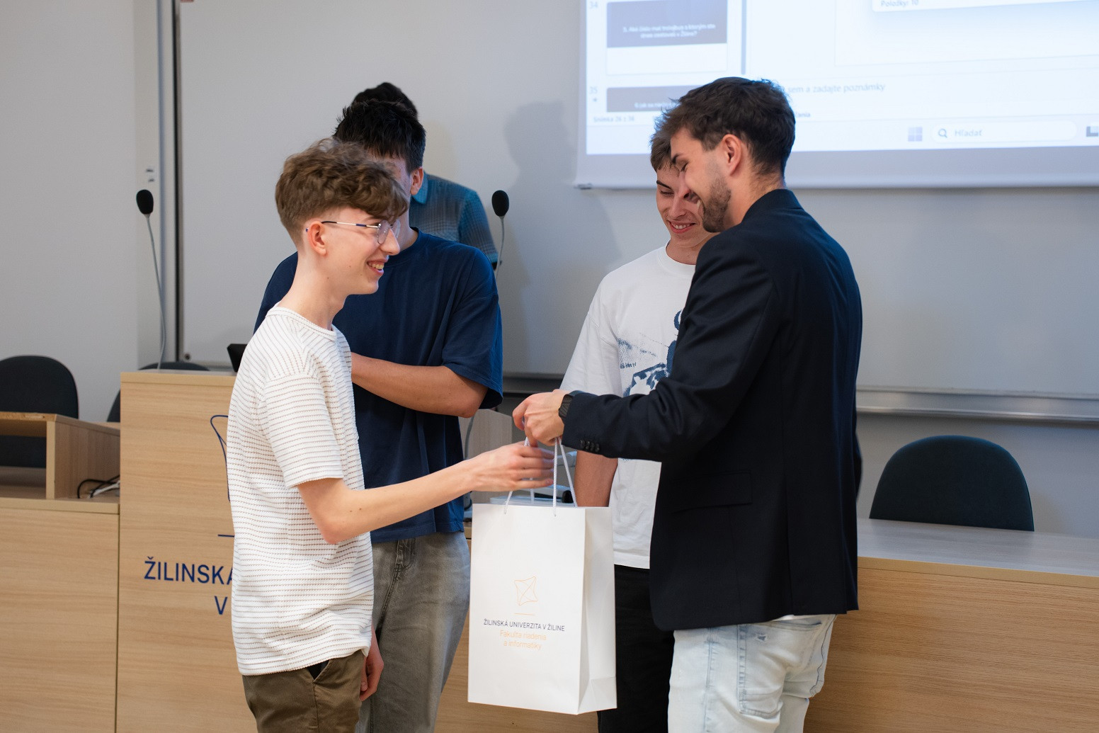 Úspešná realizácia workshopu pre stredoškolákov v rámci inžinierskeho projektu