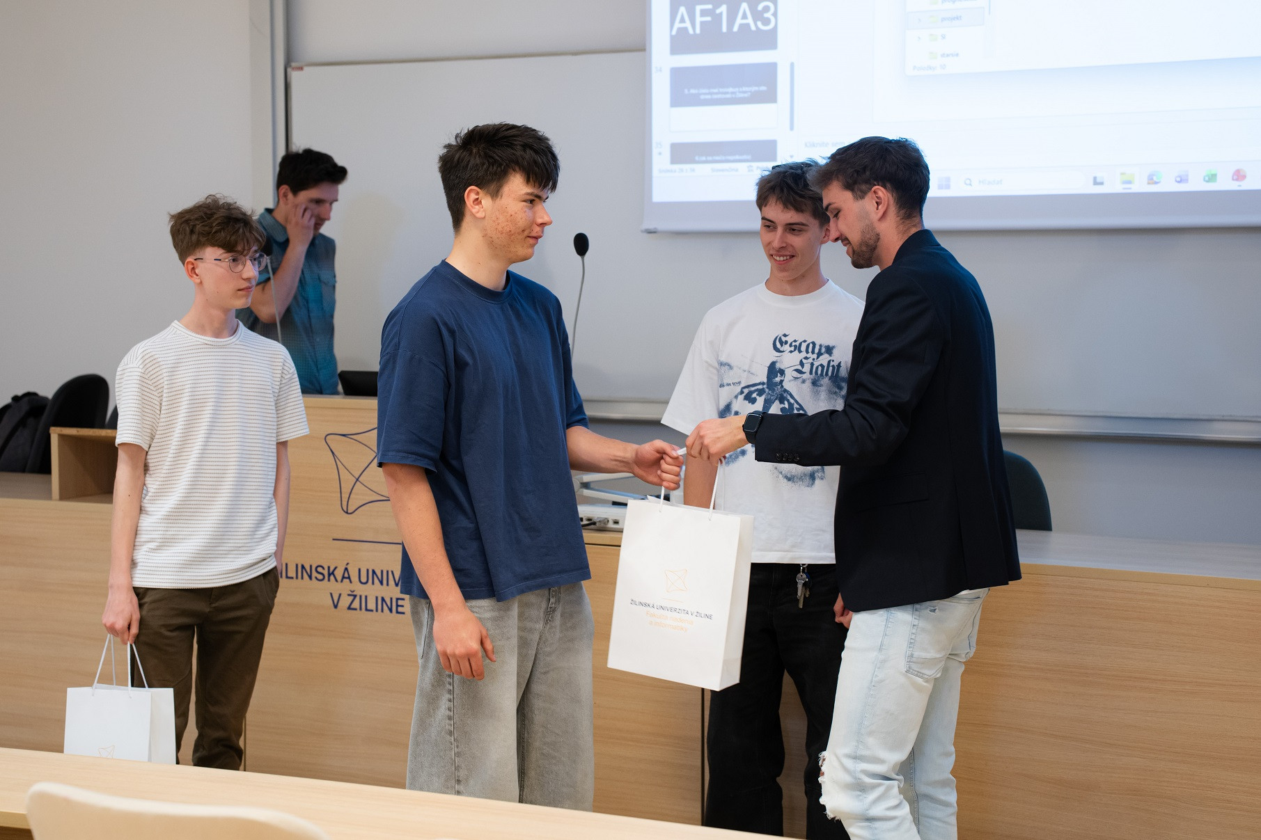 Úspešná realizácia workshopu pre stredoškolákov v rámci inžinierskeho projektu