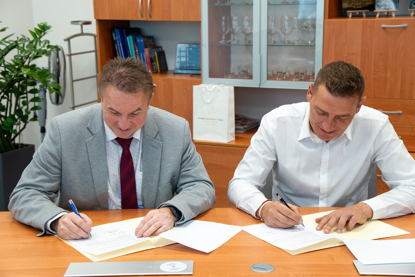 Uzatvorenie partnerstva FRI UNIZA so spoločnosťou msg life Slovakia